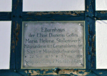 Plaque identifying the house where Helena Stolenwerk lived with her family before going to Steyl